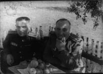 Справа - Лысенко Павел Тимофеевич, слева - неизвестный офицер.